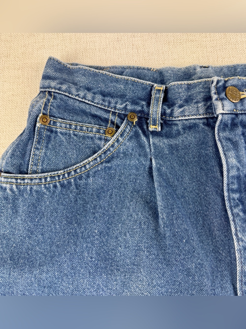 Lee high rise mom jeans pleated front Made in USA Vintage size 12 medium wash - Picture 10 of 16